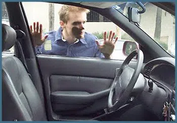 Safe Key Shop Lake Station, IN 219-728-5185 - 19-locked-keys-in-car